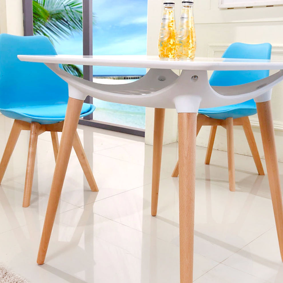 Compact trpezarijski sto 80 × 80 cm